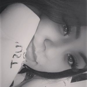 Meet your Posher, Flora